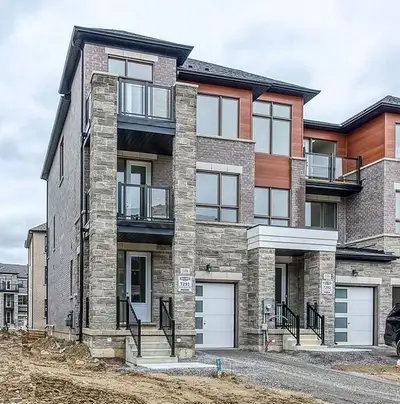 3 Bedroom Townhouse Yonge St/Mulock Dr in Newmarket for $3450