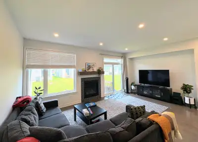 Executive Townhouse - 3 Bedrooms, 2.5 Baths, Finished Basement
