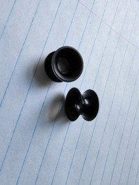 0g / 8mm black silicone tunnels