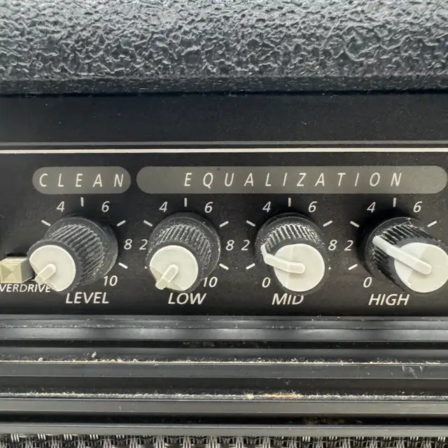 Vintage Crate GX-15 Guitar Amplifier 15W 2-Channel Practice Comb in Amps & Pedals in City of Toronto - Image 10