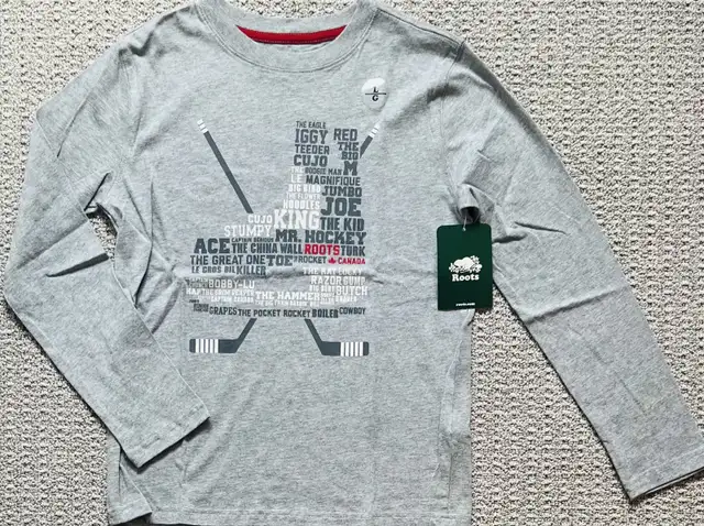 (NEW) ROOTS KIDS Boys Large 9-10 Years Hockey Skate Word Art Tee in Kids & Youth in Oakville / Halton Region - Image 3