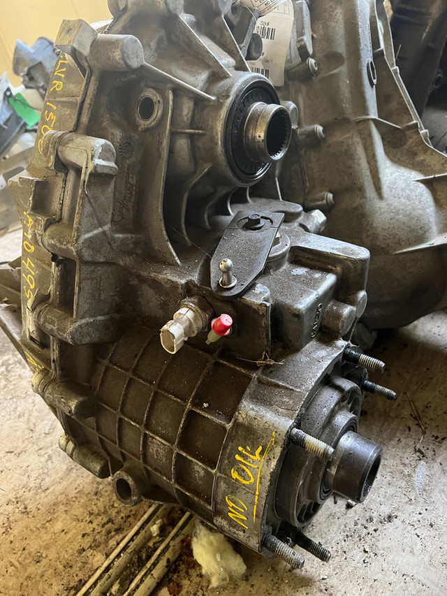 Transfer case Chevy/GMC 261 LD in Transmission & Drivetrain in Strathcona County - Image 2