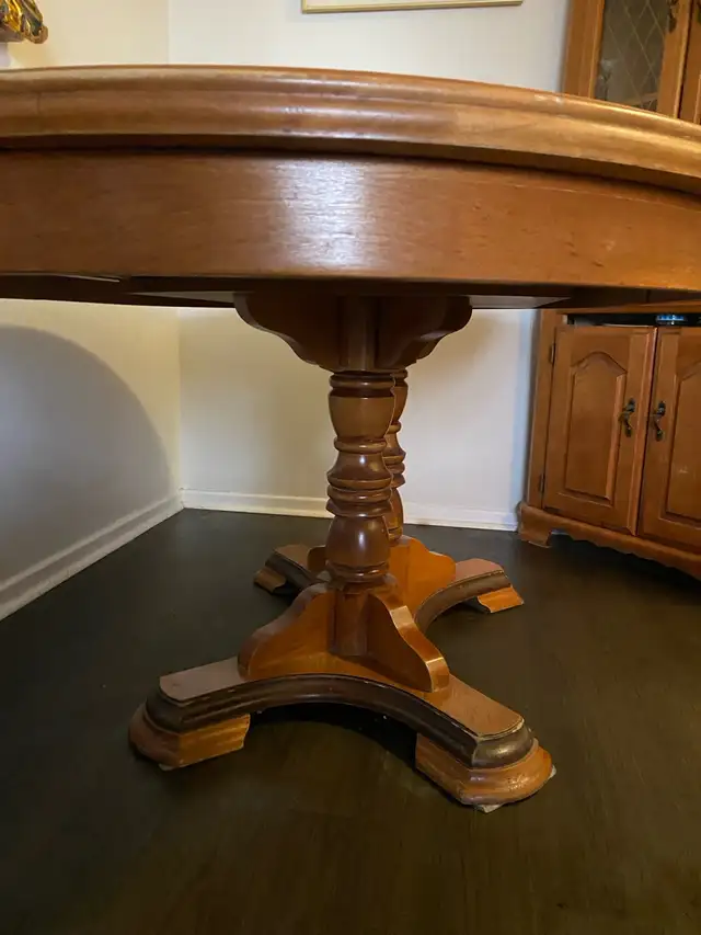 Wooden Pedestal Table Set in Dining Tables & Sets in Ottawa - Image 5