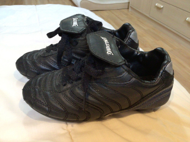 Soulier Soccer SPALDING Shoes Size 12 (Little kids - Toddler) in Soccer in Bathurst