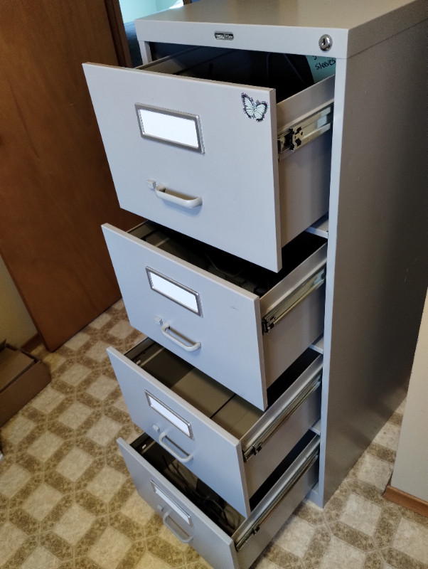 LEGAL-SIZED 4-DRAWER FILING CABINET in Other Business & Industrial in Sault Ste. Marie - Image 4