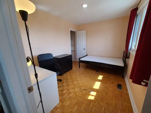 Furnished 2nd-floor private room for rent in Room Rentals & Roommates in Mississauga / Peel Region - Image 3