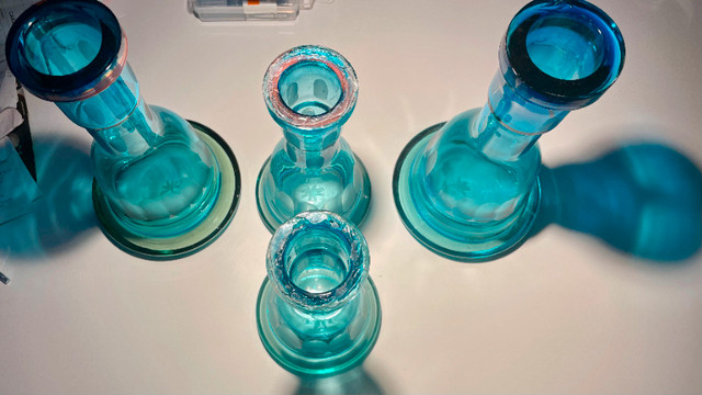 Blue Glass Vases Jars in Home Décor & Accents in City of Toronto - Image 3