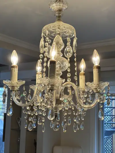 Lustre en cristal / Crystal Chandelier, View more