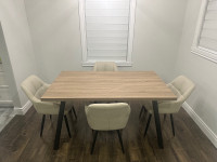 Like New Dinner Table + 4 Chairs