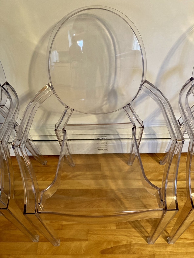4 clear acrylic dining chairs in new condition. Structube Dining