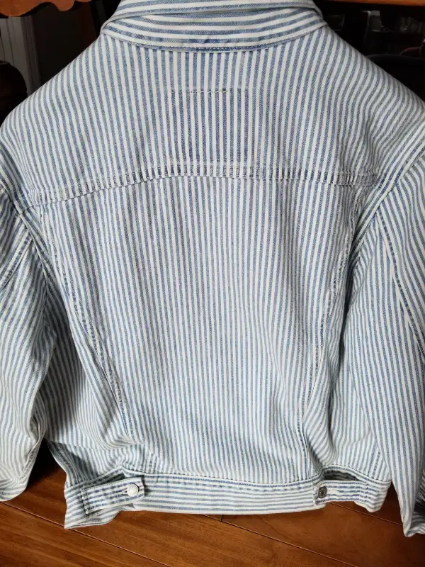 Levi's Trucker Jackets - Size Medium in Men's in Ottawa - Image 6