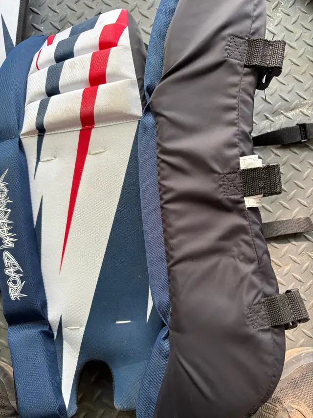 Street hockey goalie gear in Hockey in Mississauga / Peel Region - Image 9