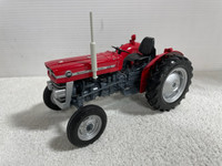 1/16 MASSEY FERFGUSON 135 Diecast Farm Toy Tractor