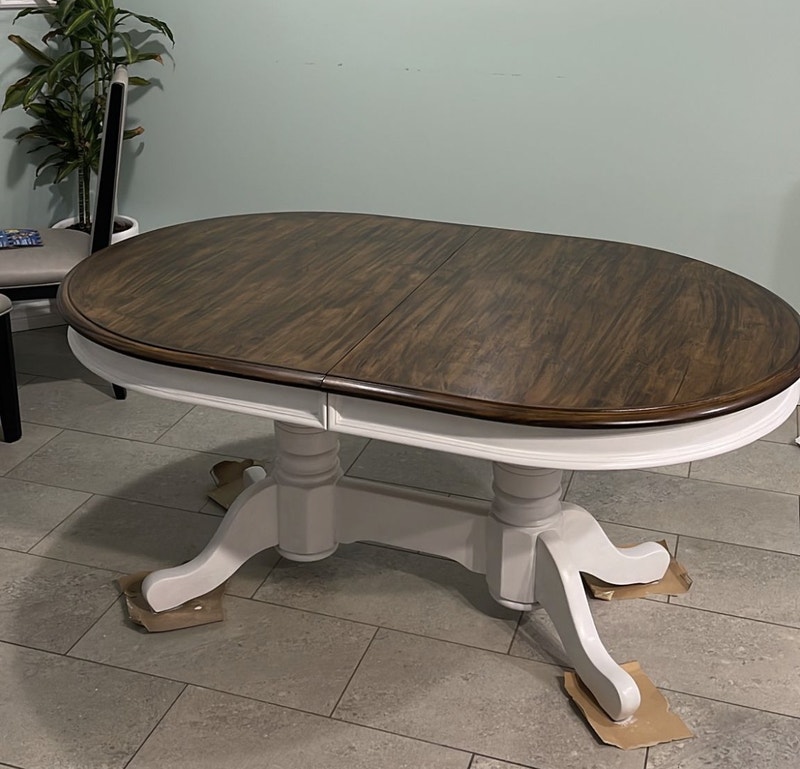 Oval round Dining table with extension leaf Dining Tables & Sets London Kijiji