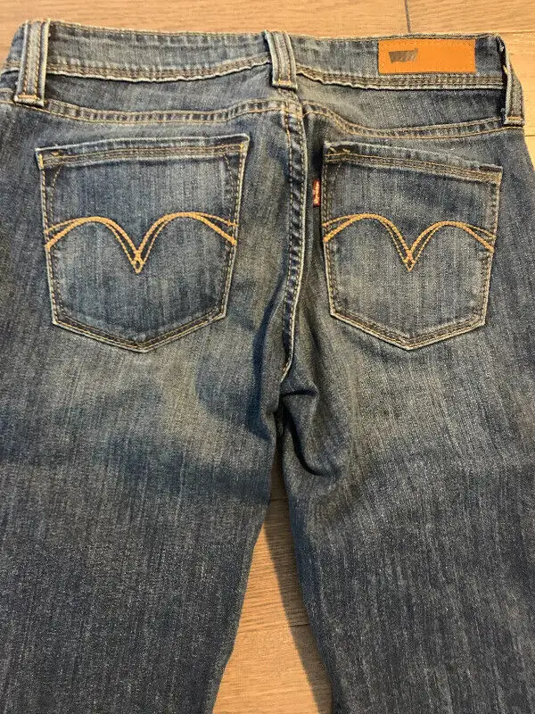 Levi’s jeans women’s (dark and light pair) in Women's - Bottoms in Ottawa - Image 8