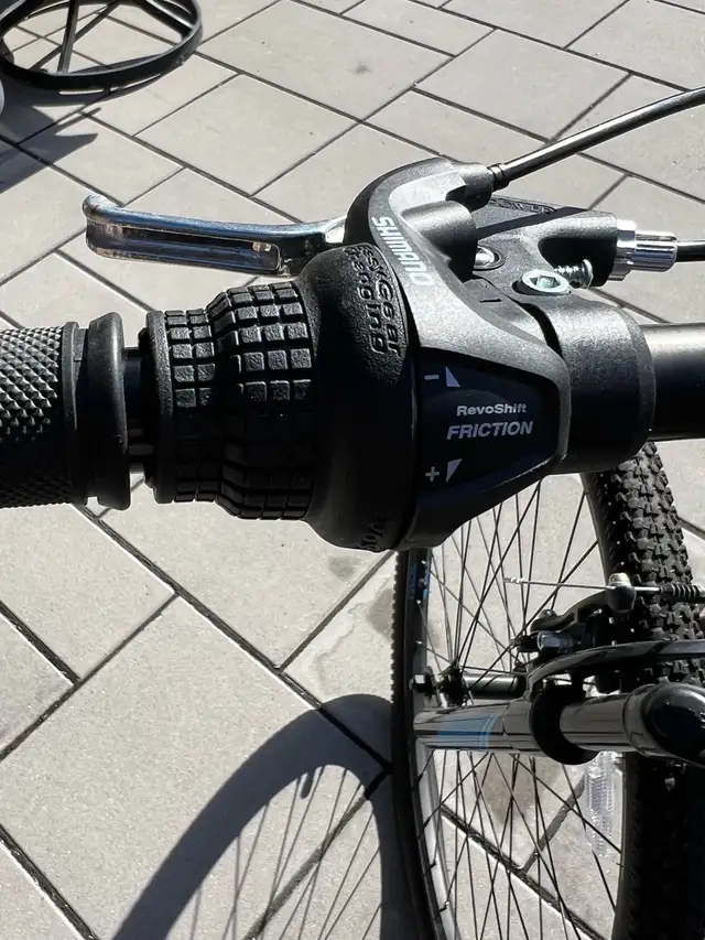 BIKE — Diamondback Mountain Bike (New Condition) in Mountain in Markham / York Region - Image 6