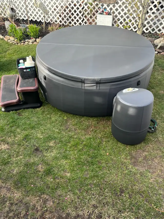 Hot Tub (softtub) in Hot Tubs & Pools in Red Deer - Image 2
