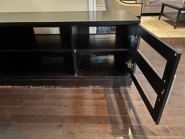 Free tv/entertainment unit in Free Stuff in Ottawa - Image 5