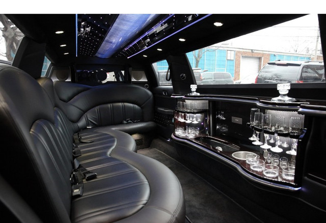LOW KMS GORGIOUS MKT LIMO 120" Stretch in Cars & Trucks in City of Toronto