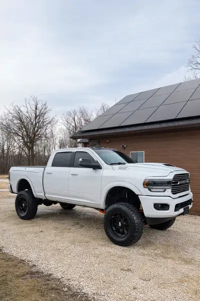 This truck is located just outside Winnipeg Manitoba, I could meet you at the Winnipeg airport 2020...