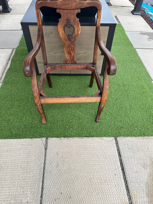 Antique Wood Chair (1920 in Chairs & Recliners in Ottawa