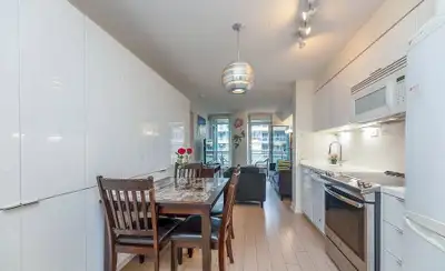 1 BEDROOM SUBLET/ FORT YORK AND SPADINA - 1400 PER MONTH