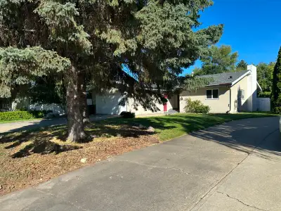 Duggan community single house for rent. 3 Bed room with the 2 bath and a family room, a living room....