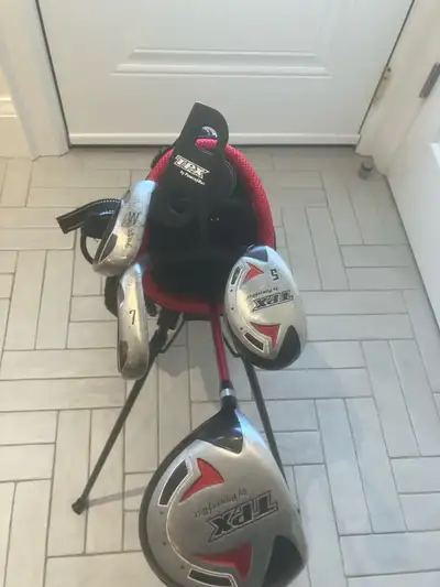Selling a left-handed junior golf club set that's perfect for young golfers ready to hit the greens;...