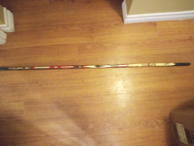 RBK men's composite hockey stick shaft *NEW* in Hockey in Moncton - Image 3