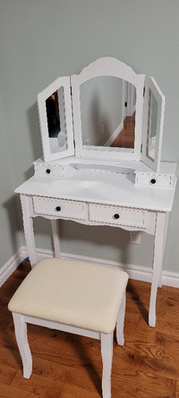 Makeup Vanity with Mirror and Stool