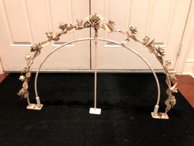 Canopy with Sheers and butterfly hooks in Home Décor & Accents in Oakville / Halton Region - Image 2