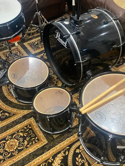 5 piece drum kit - Pearl - Amazing Condition, View more