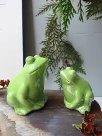 Ceramic Salt & Pepper Shakers Chinese Frogs