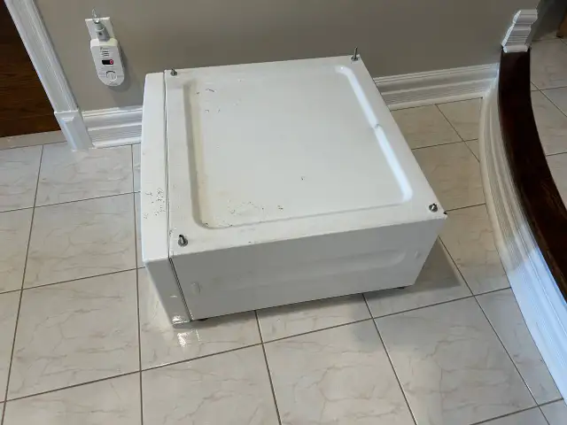 Miele Pedestal ( for Washer and Dryer ) in Washers & Dryers in Mississauga / Peel Region - Image 4
