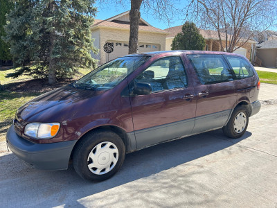 98 Toyota Sienna CE for sale by owner 