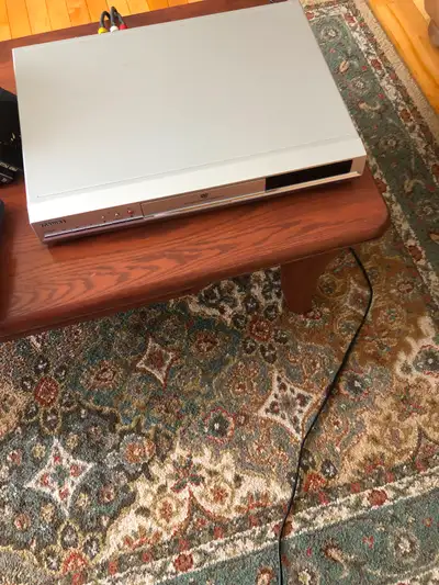 Lecteur enregistreur, de marque Toshiba.