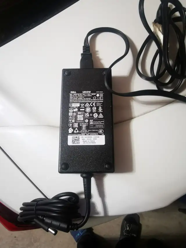 dell 180 watt Docking station power adaptor in Laptop Accessories in Markham / York Region - Image 2
