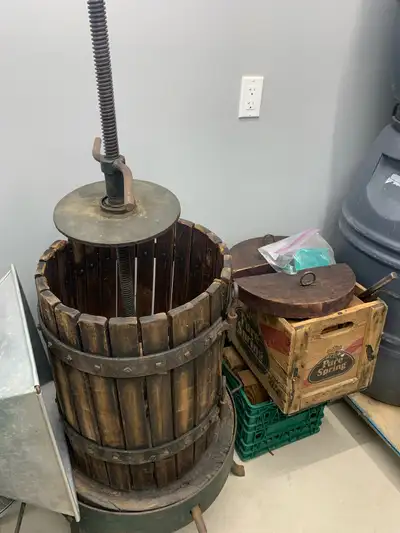 Wine press with all wood blocks. Manual turning.