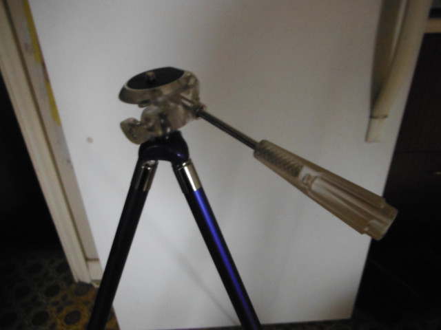 Camera Tripods - Tall, Medium and Small $30 For All in Cameras & Camcorders in Markham / York Region - Image 4