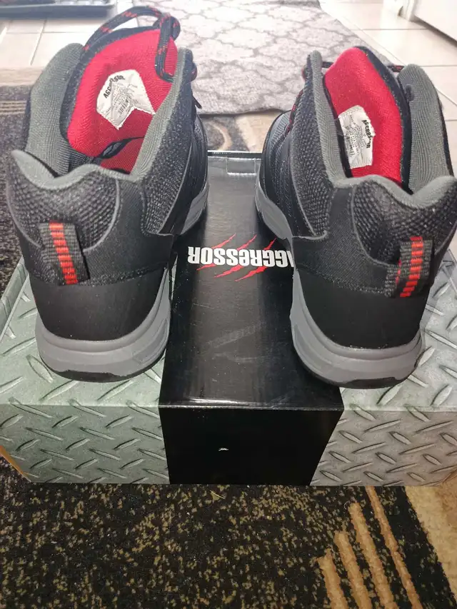 HIKER SHOES SIZE 9 in Men's Shoes in Oshawa / Durham Region - Image 3