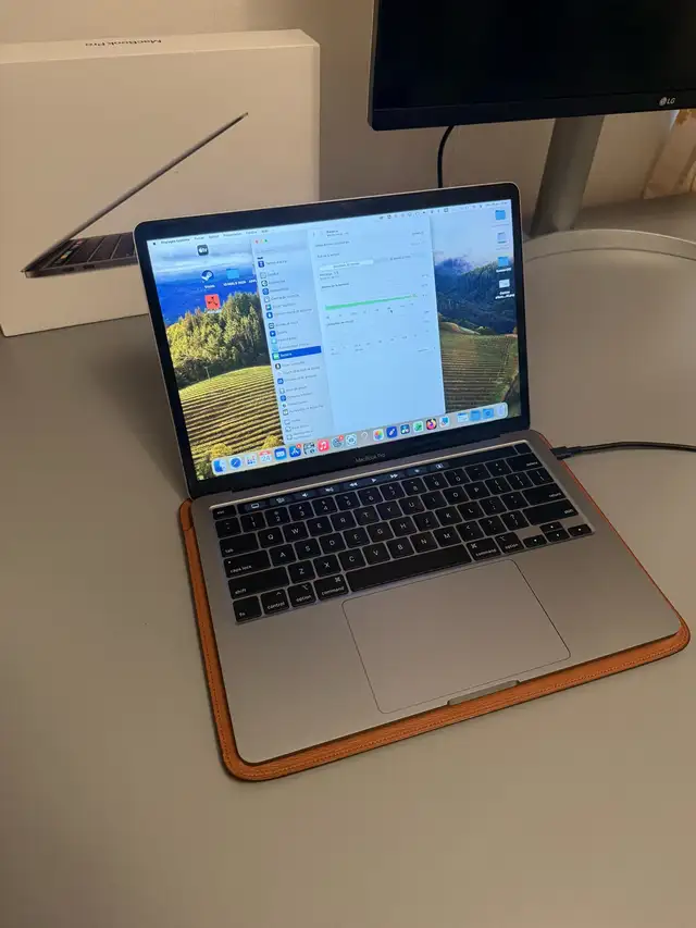 2020 Macbook Pro 13 inch 32GB RAM i7 500GB in Laptops in City of Montréal - Image 2