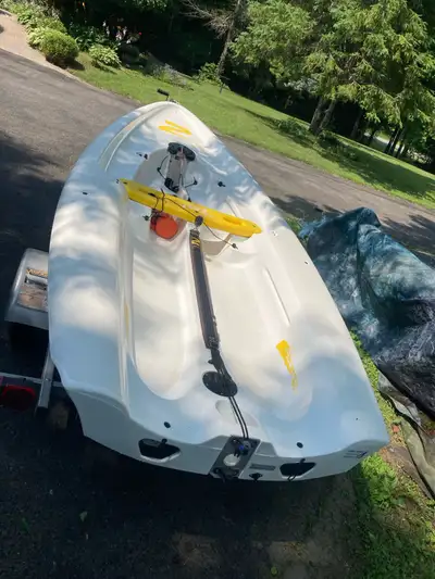 This 2020 RS Zest is the ideal small sailboat for beginners but just as much fun for seasoned sailor...