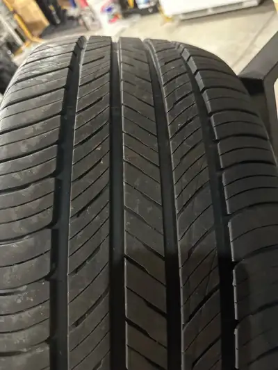 Selling a set of four all season tires in Good condition 85% tread left, kumho 275/50R20, no nails o...