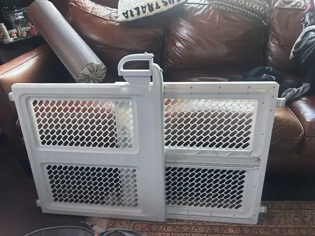  safety gate for babies or pets