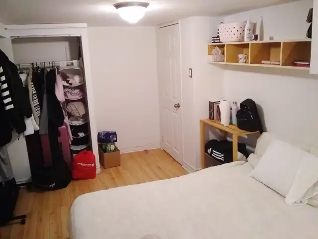 Parkdale apt. in house, bright room in 3 bedroom, June 1 in Room Rentals & Roommates in City of Toronto - Image 5