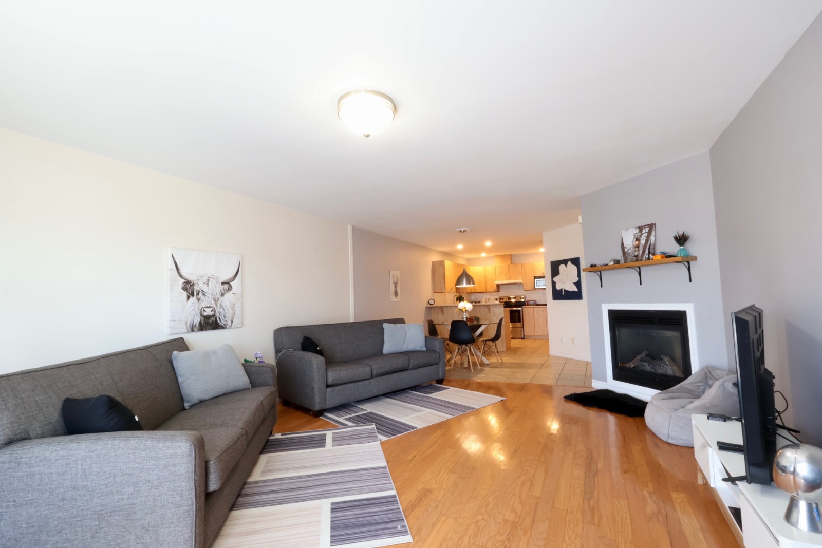 CONDO 4 1/2 À LOUER MEUBLÉ ET TOUT INCLUS TRANQUILLE À MAGOG — photo 1