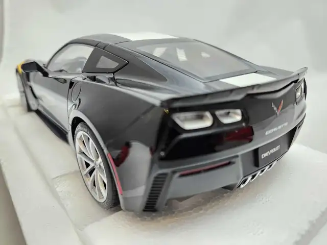 Chevrolet Corvette C7 Grand Sport Black 1:18 Autoart Rare BNIB in Arts & Collectibles in Kawartha Lakes - Image 3