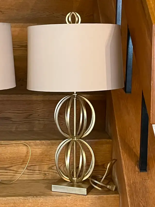 VINTAGE ARTERIORS PAIR OF TANNER KENZIE TABLE LAMPS SPHERE GOLD in Indoor Lighting & Fans in City of Montréal - Image 4