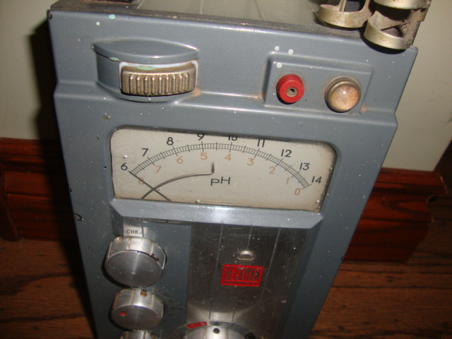 VINTAGE BECKMAN LAB PH METER in Arts & Collectibles in Norfolk County - Image 2