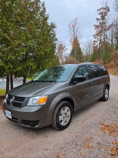 2010 Dodge Grand Caravan 106,000KM Smoke free Pet free No accidents Cleant title New Alternator New...